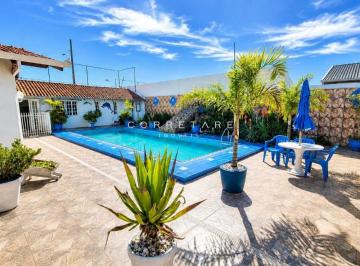 Casa de 5 quartos, Curitiba · Casa Completa com Piscina | Ideal para Eventos e Empresas