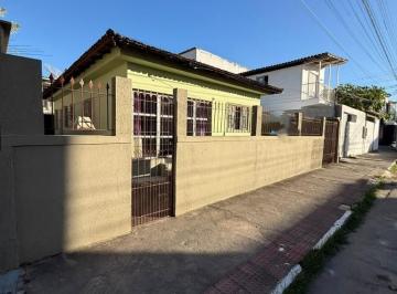 Foto 02 · Casa à venda no Centro de Guarapari-ES: 3 quartos, 3 salas, 1 banheiro, 2 vagas de garagem, 230m² de