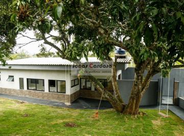 Foto 01 · Chácara de Luxo no Parque das Varinhas: 4 Quartos, 2 Suítes, Churrasqueira, Arvores Frutíferas, 8 Va