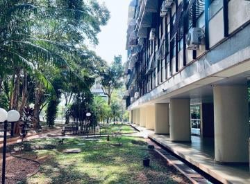 Apartamento · 122m² · 3 Quartos · 50 Vagas · SQN 108 reformado 3 quartos 1 suíte com closet desocupado vazado financia oportunidade !
