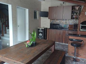 Casa de 3 quartos, Barueri · Casa em Condomínio à Venda em Barueri | 3 Quartos (1 Suíte), 3 Vagas