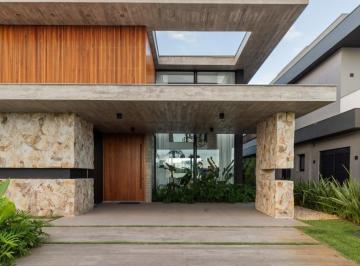 Foto 01 · CASA EM CONDOMÍNIO FECHADO COM 6 SUÍTES PRÓXIMO AO MAR!