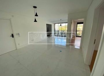 Apartamento · 105m² · 3 Quartos · 2 Vagas · Apartamento com 3 Dormitórios, 1 Suíte, 105 m², aluguel de R$ 5.500 + Taxas - Praia Brava, Itajaí (S