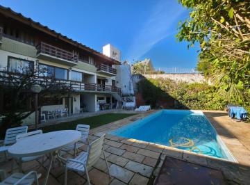 Casa · 298m² · 4 Quartos · 2 Vagas · Casa com Piscina e 298m2 no Bairro Vila Nova em Novo Hamburgo