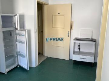 Apartamento · 50m² · 1 Quarto · Aluga-se amplo apartamento 1 dormitório, reformado, silencioso e arejado - 50m²
