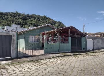 Casa · 194m² · 3 Quartos · 5 Vagas · Casa à Venda próximo ao Camaroeiro – Excelente Localização em Caraguatatuba