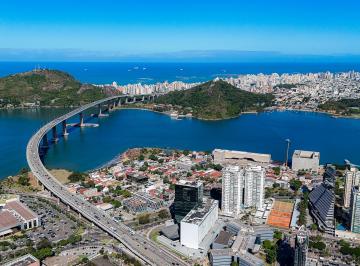 Apartamento · 238m² · 3 Quartos · 3 Vagas · Cobertura Duplex na Praia do Canto – Reformada, Mobiliada e Pronta para Morar!