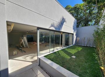 d047ef4d-cd02-4d05-94df-59b1e50b74b8 · Casa no condomínio Casa Jardim Kansas para venda com 3 quartos, sendo 3 suítes, 534m²