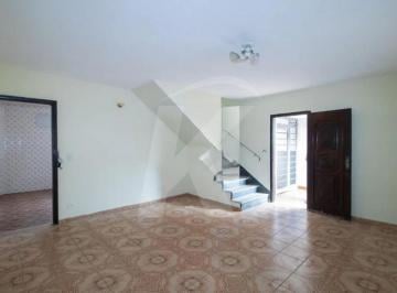 Casa · 180m² · 3 Quartos · 2 Vagas · Casa independente 180 m² com 3 quartos no bairro da Vila Nivi.