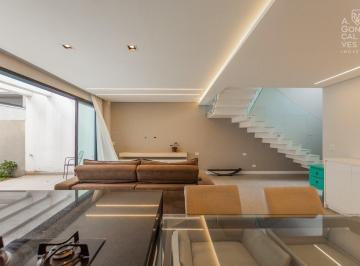 Casa · 205m² · 3 Quartos · 4 Vagas · Casa no Condomínio Alto Boulevard, 03 Quartos, 04 Vagas, Quintal, Bairro Alto, Curitiba