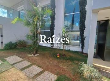 Casa · 454m² · 5 Quartos · 4 Vagas · Casa com 5 suítes, piscina e espaço Gourmet no Alto Umuarama