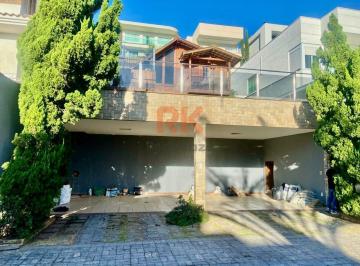 Casa · 343m² · 4 Quartos · 4 Vagas · Casa Exclusiva no Fazenda da Serra: Madeira, Vista Panorâmica e Lazer com Jacuzzi em Condomínio de A
