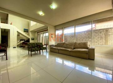 Casa · 540m² · 4 Quartos · CASA | 5 Quartos, 1 suíte máster, 2 semi-suítes e 10 Vagas no Trevo