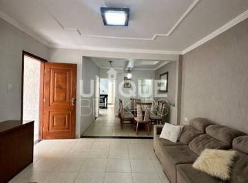 Casa · 213m² · 3 Quartos · 2 Vagas · Casa com 3 quartos com suíte para locação no Jardim Italia -Jundiaí