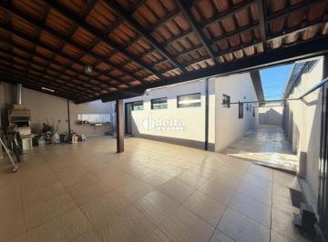 Casa · 250m² · 3 Quartos · 2 Vagas · Casa disponível para locação no bairro Planalto em Uberlândia MG