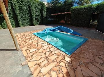 Casa · 468m² · 3 Quartos · 4 Vagas · Casa com 3 quartos sendo suíte disponível para venda no bairro Tubalina em Uberlândia-MG