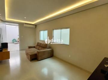 Casa · 250m² · 3 Quartos · 3 Vagas · Casa com 3 quartos sendo 1 suíte disponível para venda no bairro Jardim Europa em Uberlândia-MG