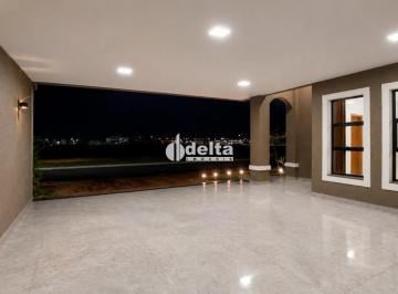 Casa · 294m² · 3 Quartos · 2 Vagas · Casa com 3 quartos sendo suíte disponível para venda no bairro Novo Mundo em Uberlândia-MG
