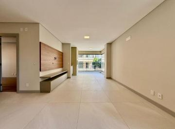 0376c76ae8ba0d3be6b6ee9d48dda3450a6f444e · Apartamento com 2 suítes e sacada com churrasqueira no Centro de Florianópolis.