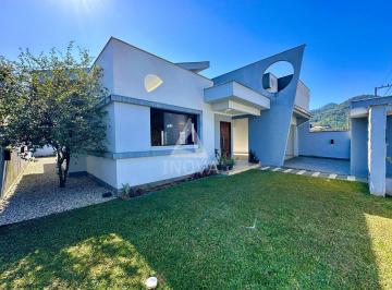 Casa · 196m² · 3 Quartos · 2 Vagas · Casa com Suíte e Closet em Schroeder – Bairro Rio Hern
