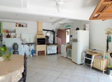 Casa · 177m² · 3 Quartos · 1 Vaga · Casa com 4 dormitórios, sótão e amplo pátio próxima ao Hospital Cristo Redentor