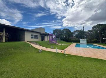 Casa · 240m² · 2 Quartos · 6 Vagas · Chacara a Venda com 2 Suites, Piscina e Area Gourmet, em Condominio Fechado