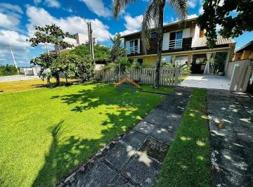 Casa · 360m² · 5 Quartos · 3 Vagas · Residencia com piscina no Balneário Atami