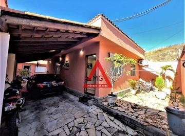 cf5fcb1dc7d275509fb248d19a28b150f3ef1969 · Casa com 4 quartos, área gourmet e sala com sanca e LED, no bairro Nossa Senhora de Fátima em Itajub