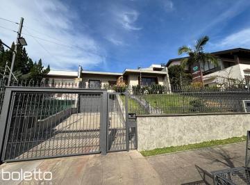 Casa · 380m² · 4 Quartos · 3 Vagas · Casa 4 dormitórios, 1 suíte, 03 vagas, Bairro Três Figueiras, Porto Alegre.