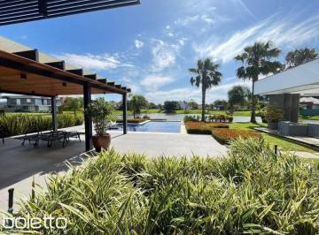 Casa · 1749m² · 4 Quartos · 3 Vagas · Porteira fechada!! Magnífica Casa totalmente mobiliada e decorada em altíssimo p