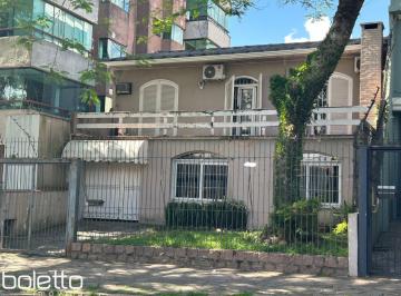 Casa · 175m² · 3 Quartos · 4 Vagas · Casa com 260m² – Excelente localização para moradia ou comércio!