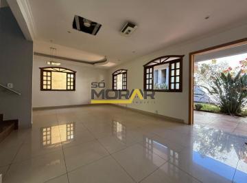 Casa · 335m² · 6 Quartos · 3 Vagas · CASA ESTILO COLONIAL DOIS ANDARES COM 5 SUITES E 3 GARAGENS NO ALTO CAICARA