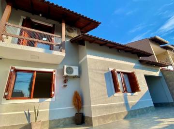 Casa · 180m² · 3 Quartos · SOBRADO COM 3 DORM-SUÍTE - ÁREA GOURMET - NO CENTRAL PARK