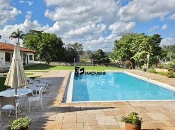 56eea2c2f53d5faa0f3597250c140e27768f49ec · Casa espaçosa com amplo terreno no coração da Vila Giglio!