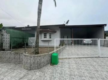 Casa de 3 quartos, Ubatuba · Casa com piscina em Ubatuba