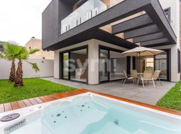Casa · 292m² · 3 Quartos · Casa à venda - em Santa Felicidade