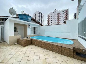 Foto 1 · Casa com 2 quartos, 1 suíte, 2 vagas de garagem, piscina, churrasqueira e edícula em ótima localizaç