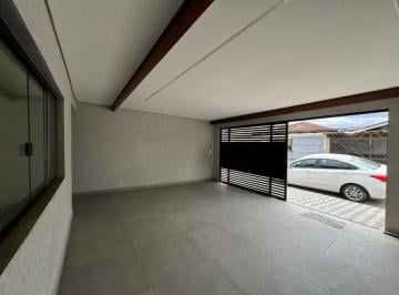 Foto 1 · Casa nova com 2 suítes, 2 vagas de garagem, área gourmet com churrasqueira.
