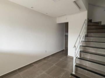 Foto 1 · Sobrado à venda no Caiçara, Praia Grande – 2 dormitórios, garagem privativa e entrada individual a 2