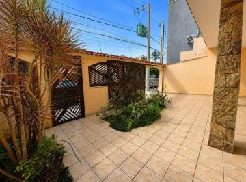 Foto 1 · Casa Ampla à Venda no Jardim Marina em Mongaguá | 5 Quartos, Edícula, Churrasqueira e 3 Vagas