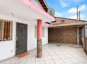 Foto 1 · Casa à venda com 2 quartos, churrasqueira e vaga para até 5 carros | 600 metros da praia