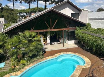 Casa de 3 quartos, Curitiba · Casa com 3 quartos, 4 vagas e Piscina no Jardim Social.