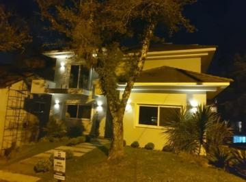 Casa · 4 Quartos · Casa a venda em Canela.