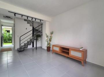 Sala · Casa Duplex em Condomínio com Lazer Completo | 2 Quartos | Sol da Manhã