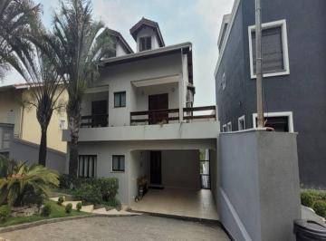 Casa · 450m² · 5 Quartos · 3 Vagas · Casa em Condomínio com 450m², 5 quartos, 3 suítes, com Piscina!!