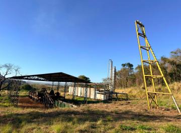 Rural , Itumbiara · Área 40.000 m² c/ 3 barracões — 180m da rodovia — 5km de Itumbiara — Escriturada