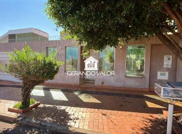 Casa · 257m² · 4 Quartos · 4 Vagas · Casa com 3 Suítes Excelente Localização / Investimento Comercial