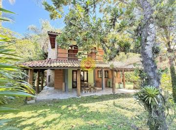 Casa · 175m² · 3 Quartos · 2 Vagas · Casa para Locação Anual em condomínio reservado, longe do movimento do bairro