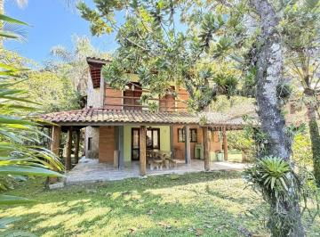 Casa · 175m² · 3 Quartos · 2 Vagas · Casa para Locação Anual em condomínio reservado, longe do movimento do bairro