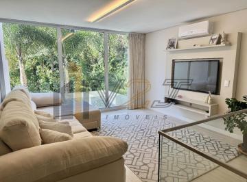 Sala íntima - pavimento superior · Casa sobrado para locação no condomínio Jardim das Palmeiras em Vinhedo - SP.